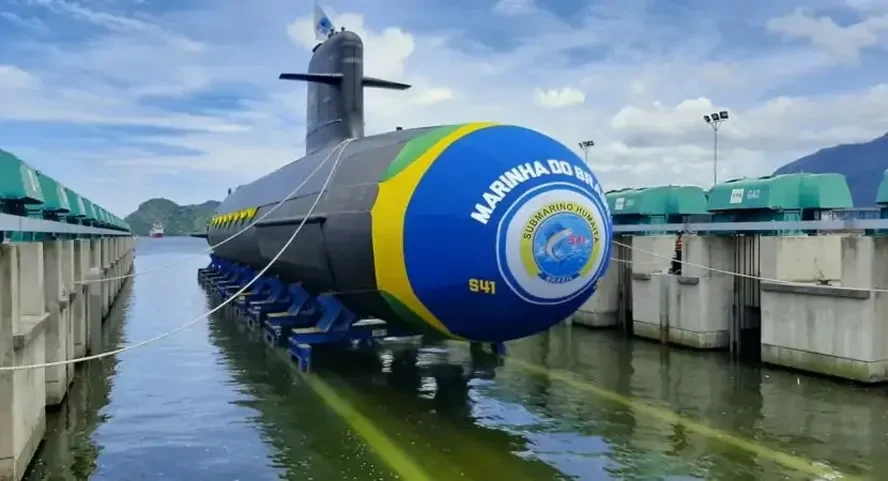 Submarino na área de lançamento: referência do segmento naval